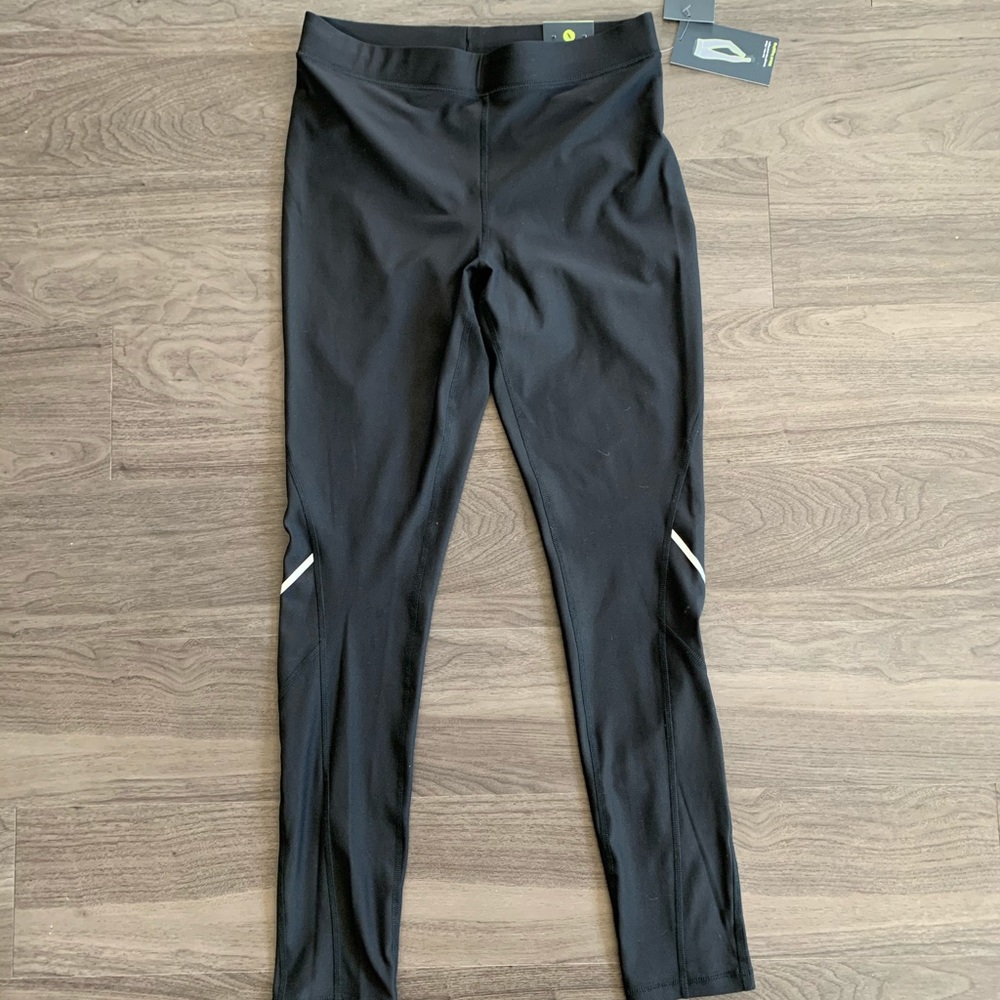 Xersion Black NWT athletic leggings size M